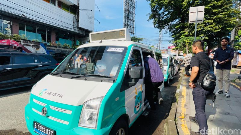 Angkot listrik di Kota Bogor diuji coba, 4 April 2024. (M Sholihin/detikcom)