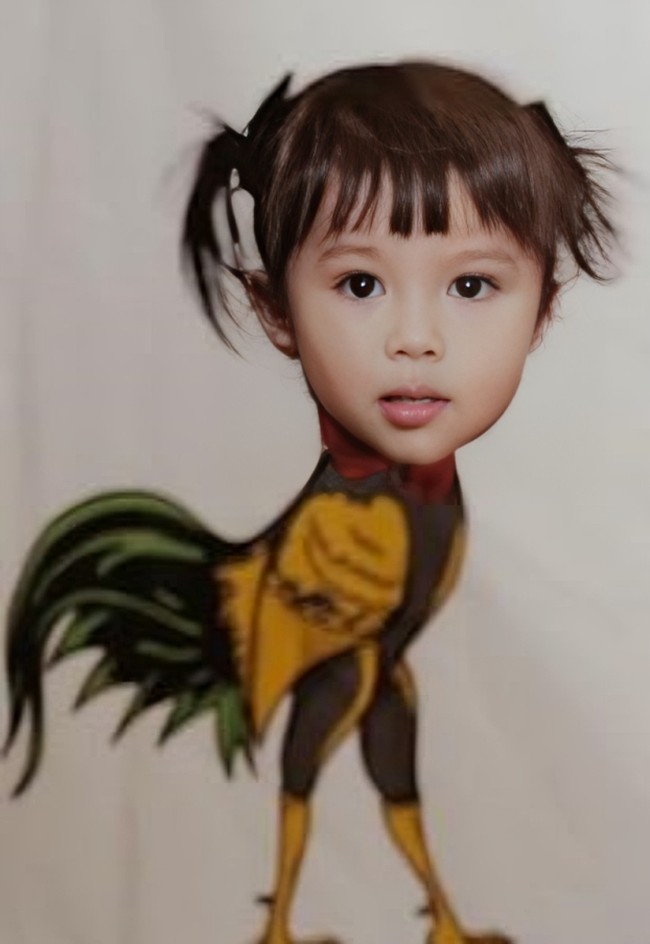 Tak kalah kocak dan menggemaskan, begini wajah anak pertama Atta-Aurel, Ameena ketika dijadikan sebagai kepala ayam. Foto: dok. Instagram/@attahalilintar