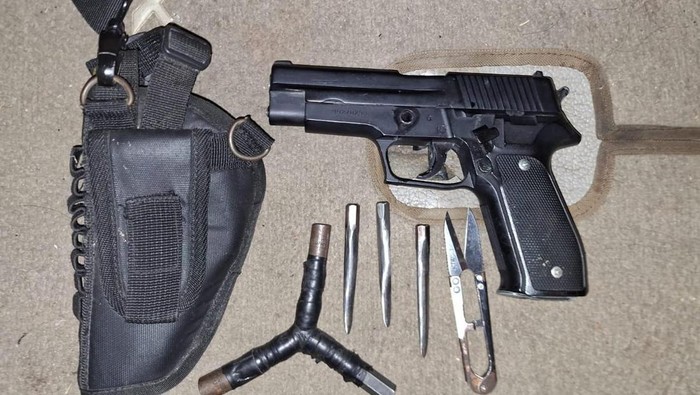 Barang bukti airsoft gun yang digunakan komplotan curanmor di Garut