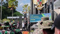 Kepala Badan Karantina Indonesia (Barantin) Sahat M Panggabean memimpin apel patroli gabungan.