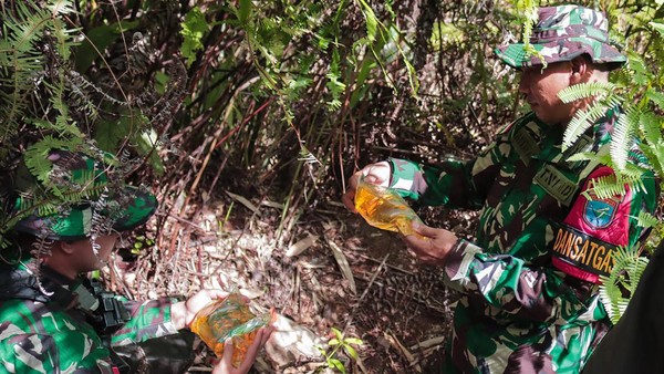 Beras dan Minyak Goreng Asal Malaysia Ditemukan di Jalur Tikus Kalimantan