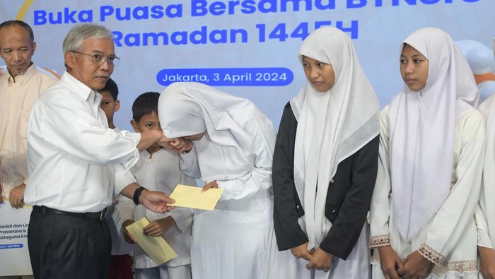 Berbagi Kebaikan di Bulan Ramadan dengan Anak Yatim Selama Ramadan 1455 H, Direksi BTN terjun langsung menyalurkan berbagai bantuan kepada Yayasan Yatim Piatu dan Dhuafa yang tersebar di berbagai kota besar di Indonesia.