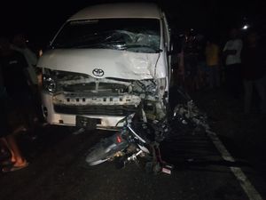 2 Remaja Boncengan Motor Tewas Tabrakan dengan Minibus di Lapri Bone