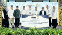 Badan Pengelola Keuangan Haji (BPKH) bersama Mitra Kemaslahatan Dewan Masjid Indonesia (DMI) melakukan revitalisasi terhadap 20 masjid dan mushollah yang terdapat di terminal di empat wilayah Provinsi Pulau Jawa.  