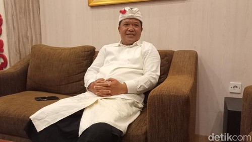 Bupati Bangli sekaligus Ketua DPC PDIP Bangli, Sang Nyoman Sedana Arta ditemui di kantornya, Kamis (4/4/2024). (Foto: Agus Eka/detikBali)
