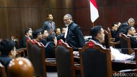 Kuasa hukum Anies-Cak Imin, Bambang Widjojanto (BW), memutuskan keluar dari ruang sidang (walk out) saat Eddy Hiariej akan memberikan keterangannya di sidang sengketa Pilpres.  