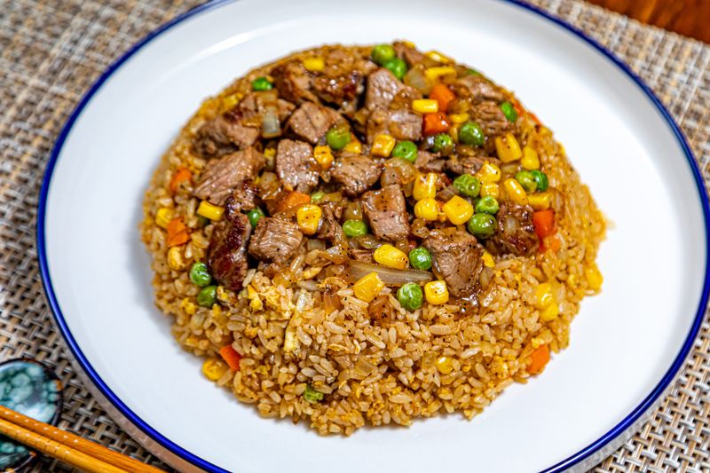 Ilustrasi nasi goreng daging sapi