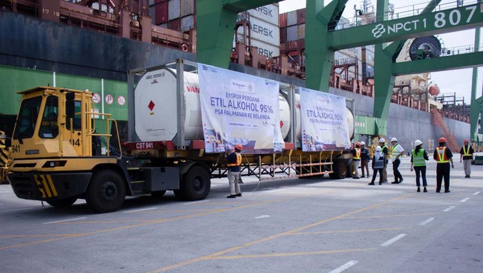 Indonesia Ekspor Etanol Farmasi ke Belanda Anak perusahaan ID FOOD, PT PG Rajawali II melakukan ekspor perdana etanol 95% ke Belanda. Etanol ini untuk kebutuhan farmasi.