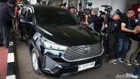 Diketahui, Sandra Dewi bersama suaminya Harvey Moeis yang sudah ditahan Kejagung memang memiliki hobi mengkoleksi mobil-mobil supercar yang memiliki tenaga buas dengan desain yang sporty seperti Mercedes-Benz hingga Ferrari yang harganya miliaran rupiah.  