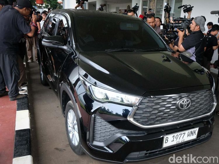 Innova Zenix Jadi Tunggangan Sandra Dewi Saat Penuhi Panggilan Kejagung