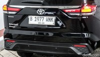 Belum diketahui apakah Innova Zenix ini milik Sandra Dewi atau bukan. Tetapi, bicara soal harga, Kijang Innova Zenix versi mesin bensin dibanderol mulai Rp 425,6 juta tipe Gasoline 2.0 G CVT sampai Rp 476,6 juta untuk tipe Gasoline 2.0 V CVT (Premium Color) on the road (OTR) Jakarta. 