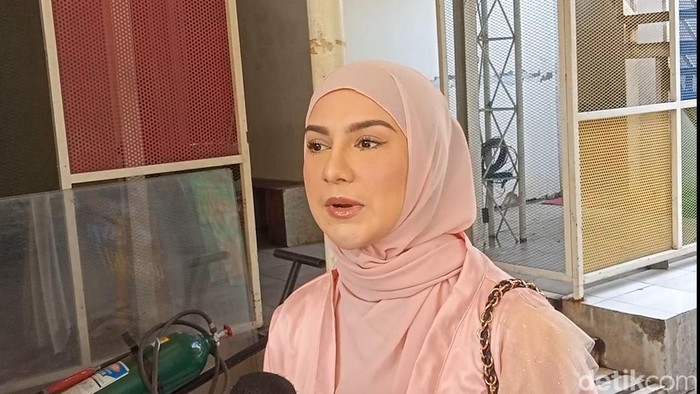 Irish Bella saat ditemui di kawasan Jakarta.