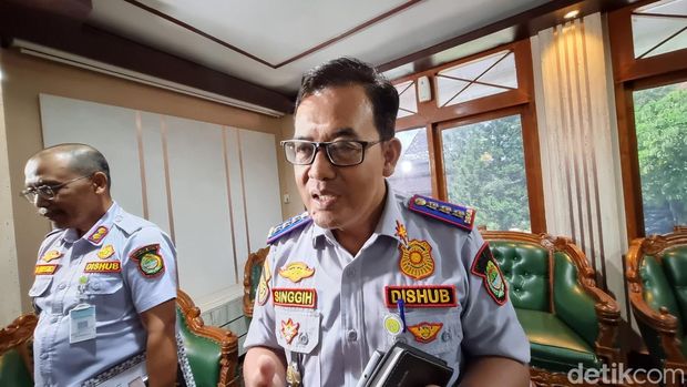 Kepala Dinas Perhubungan (Dishub) Bantul, Singggih Riyadi saat memberikan keterangan, Kamis (4/4/2024).