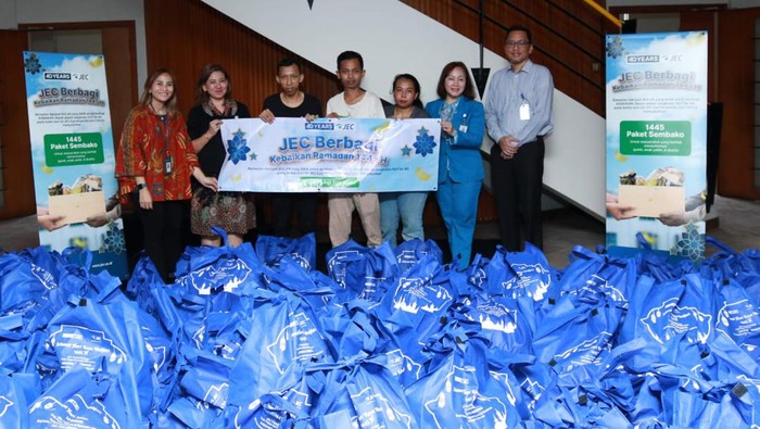 JEC Eye Hospitals and Clinics menyalurkan 1.445 paket sembako jelang akhir Ramadan kepada anak yatim dan kalangan dhuafa. Ini diharapkan membantu pemenuhan kebutuhan pokok mereka saat merayakan Idul Fitri.