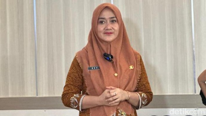 Kadisbudpar Jatim Evy Afianasari