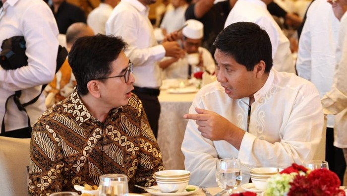 Kala Timses Prabowo dan Ganjar Hangat Semeja Persidangan gugatan Pemilu 2024 masih berlangsing di MK. Sementara itu panasnya aroma Pemilu perlahan mulai berganti dengan kesejukan di bulan ramadan.