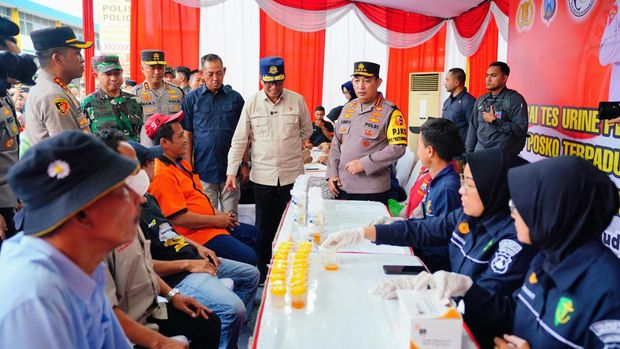 Kapolri tinjau kesiapan mudik di terminal Purabaya, Sidoarjo