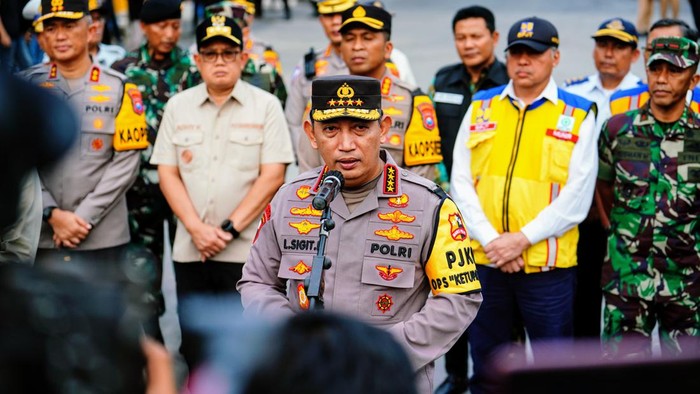 Kapolri tinjau kesiapan mudik di terminal Purabaya, Sidoarjo