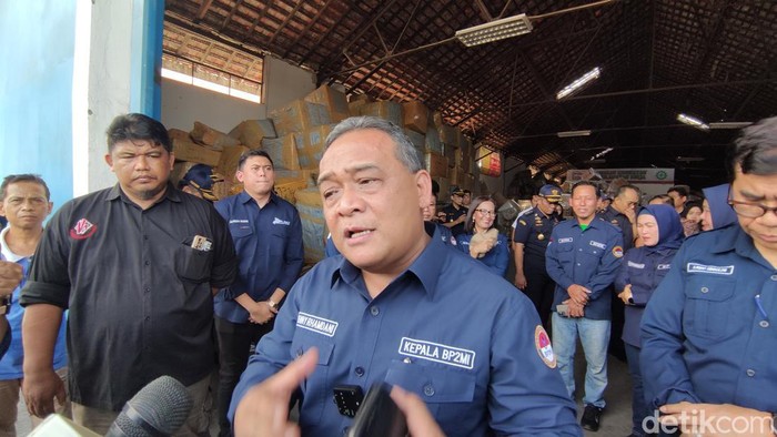 Kepala Badan Perlindungan Pekerja Migran Indonesia (BP2MI) Benny Rhamdani  saat kunjungan di semarang