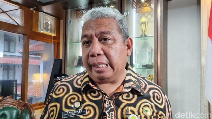 Kepala Disdukcapil Bantul, Kwintarto Heru Prabowo saat memberikan keterangan, Kamis (4/4/2024).