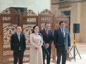 Hasto Tuding Jokowi Mau Rebut Kursi Ketum PDIP, Begini Reaksi Puan