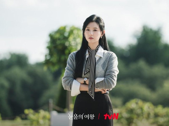 Kim Ji Won di drama Korea Queen of Tears