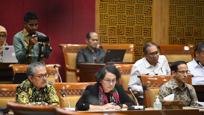 Komisi X DPR RI menyelenggarakan rapat kerja bersama Kemendikbudristek di Gedung Nusantara, DPR RI, Jakarta, Rabu (3/4) tentang RUU Bahasa Daerah.