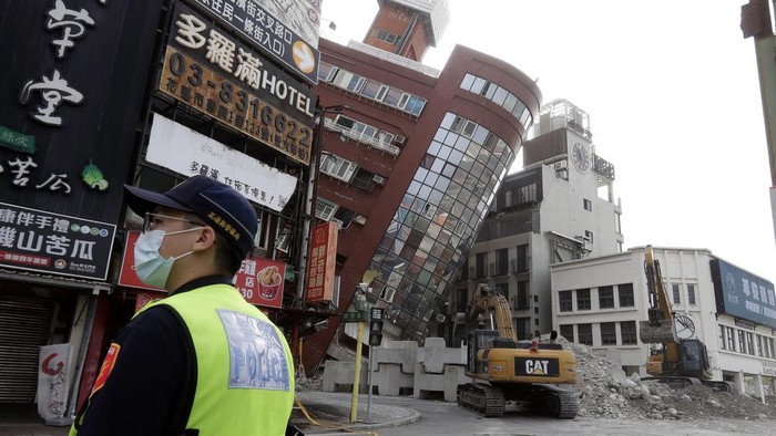 A building is seen partially collapsed, a day after a powerful earthquake struck the city, in Hualien City, eastern Taiwan, Thursday, April 4, 2024. (AP Photo/Chiang Ying-ying)