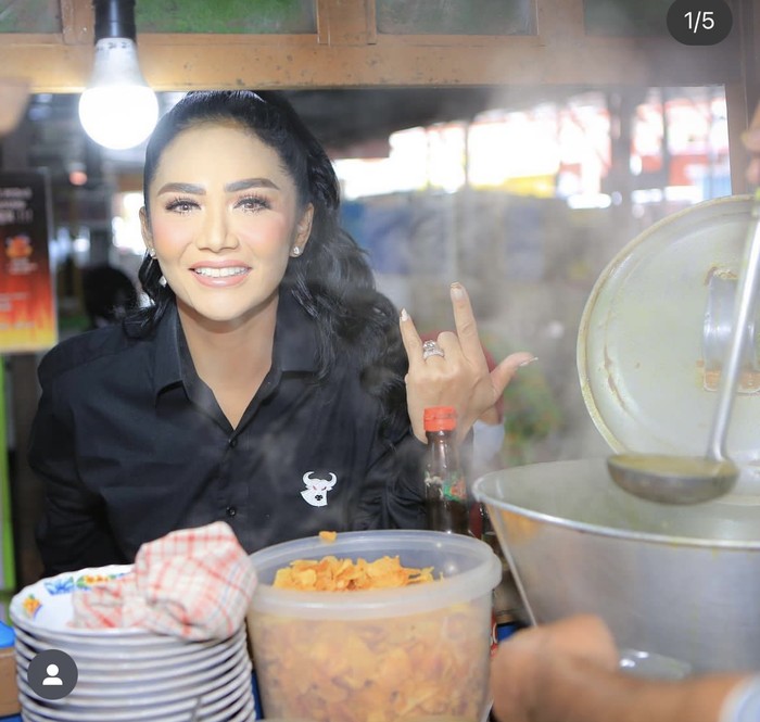 Kulineran Seru Krisdayanti Bareng Puan Maharani dan Keluarga Tercinta