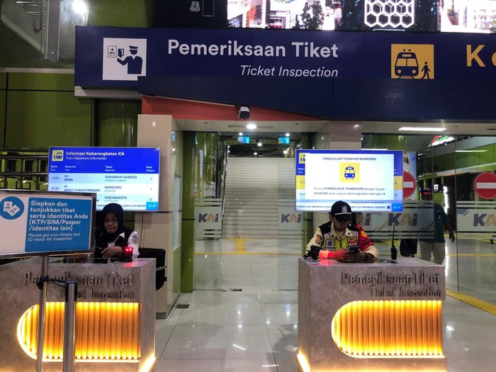 Layanan face recogniton di pintu selatan Stasiun Gambir (Gisella/detikcom)