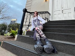 Penampilan Wanita dengan Kaki Terpanjang 1,3 Meter, Dihina Mirip Pemain Horor