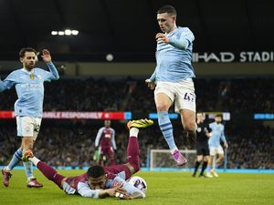 Man City Ungguli Villa 2-1 di Babak I