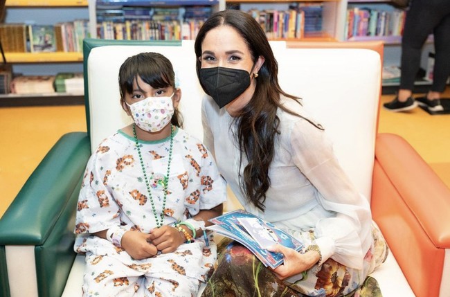 Duchess of Sussex menjenguk pasien anak di sana dan ada sesi pembacaan buku yang penuh dengan kehangatan. Foto: dok. Instagram