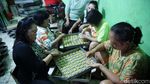 Melihat Kesibukan Pembuatan Kue Kering Lebaran