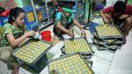 Melihat Kesibukan Pembuatan Kue Kering Lebaran