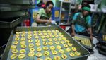 Melihat Kesibukan Pembuatan Kue Kering Lebaran