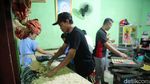 Melihat Kesibukan Pembuatan Kue Kering Lebaran