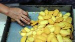 Melihat Kesibukan Pembuatan Kue Kering Lebaran