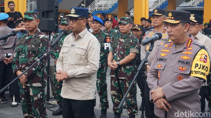 Menhub di Terminal Bungurasih