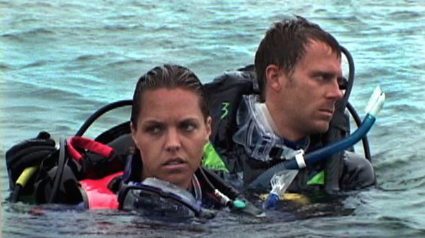 Cuplikan adegan dalam film Open Water (2003).