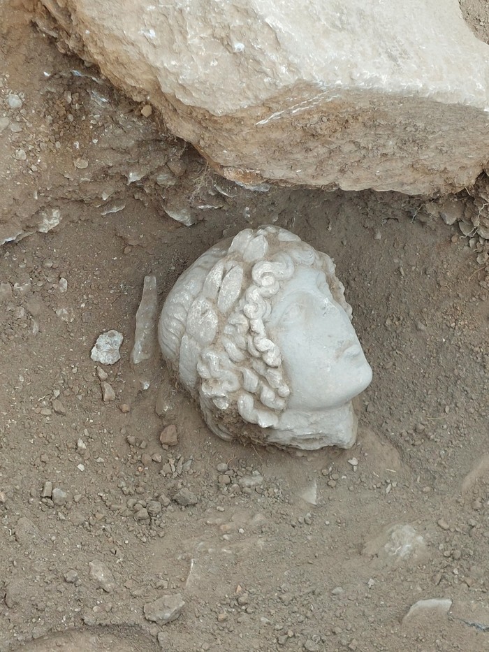 Patung kepala dewa Apollo di kota kuno Philippi Yunani Patung kepala dewa Apollo di kota kuno Philippi Yunani