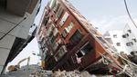 Penampakan Bangunan Nyaris Roboh Akibat Gempa Taiwan