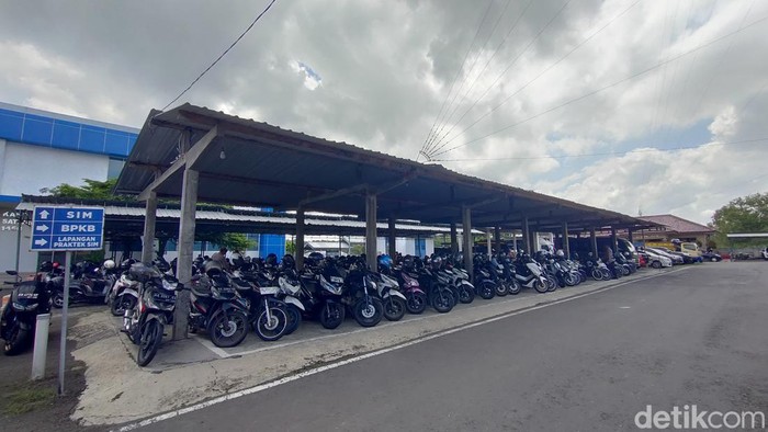 Lokasi penitipan kendaraan gratis di Mapolres Kulon Progo, Kamis (4/4/2024).