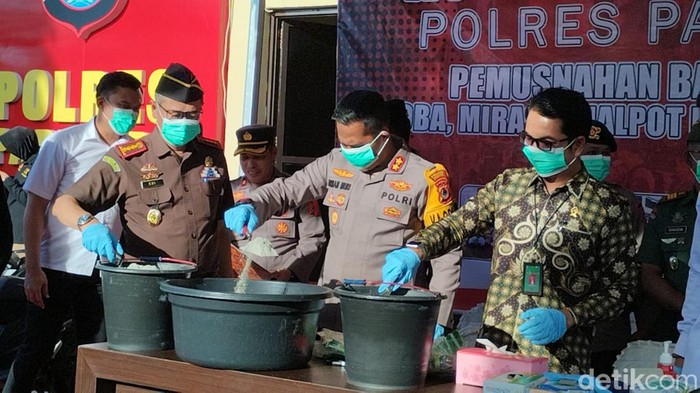 Polres Parepare bersama unsur Forkopimda memusnahkan barang bukti sabu 3 kg.