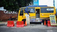 Toilet mobile juga disiapkan di posko bertema Gedung Juang tersebut.