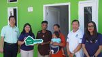 Potret Serah Terima Rumah untuk Keluarga Penghasilan Rendah