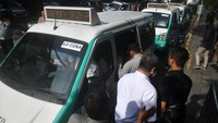 Pemerintah Kota Bogor melakukan uji coba lima unit angkot listrik Bogor (Alibo) dengan 30 titik pemberhentian.  