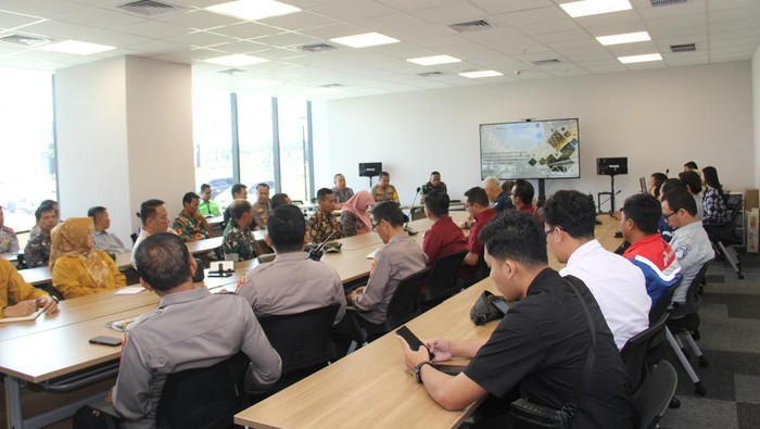 Rapat pengamanan Bandara Dhoho