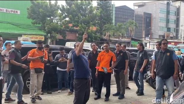 Reka ulang kasus Ghatan Saleh Hilabi tembaki ruko di Jaktim.