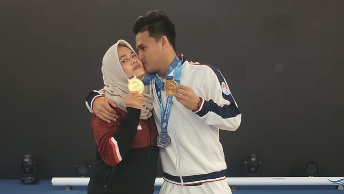 Rizki Juniansyah lolos ke Olimpade Paris 2024 setelah Rizki tampil dengan kekuatannya di kelas 73 kg pada ajang kualifikasi Olimpiade IWF World Cup 2024 di Phuket, Thailand, Kamis (4/4/2024).